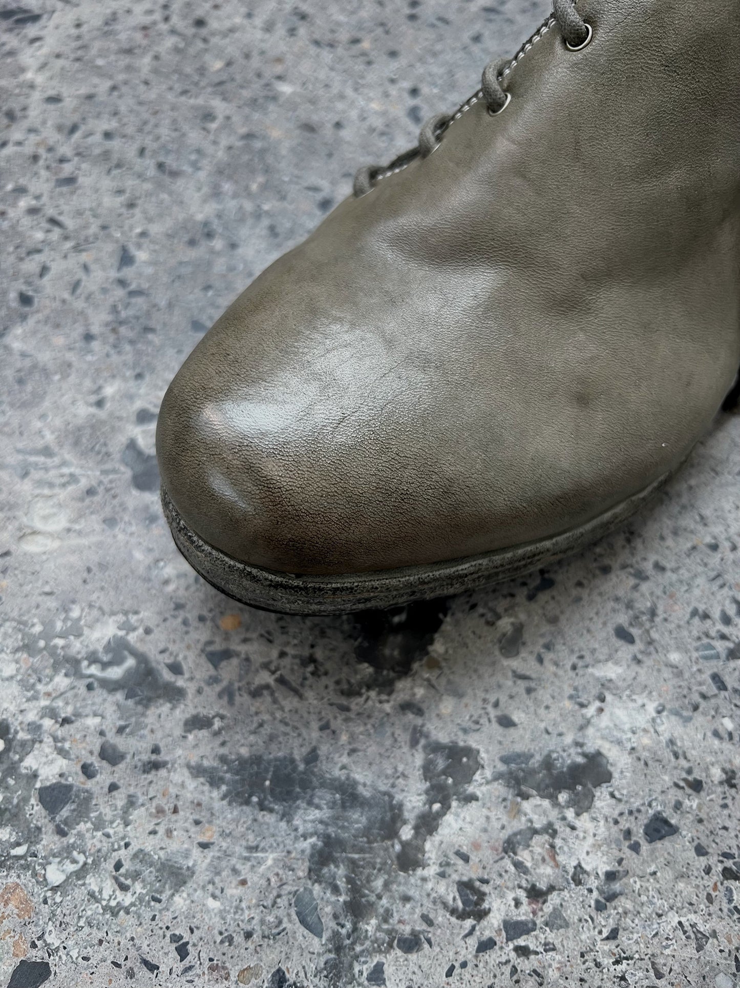 Washed distressed derby artisan leather shoes