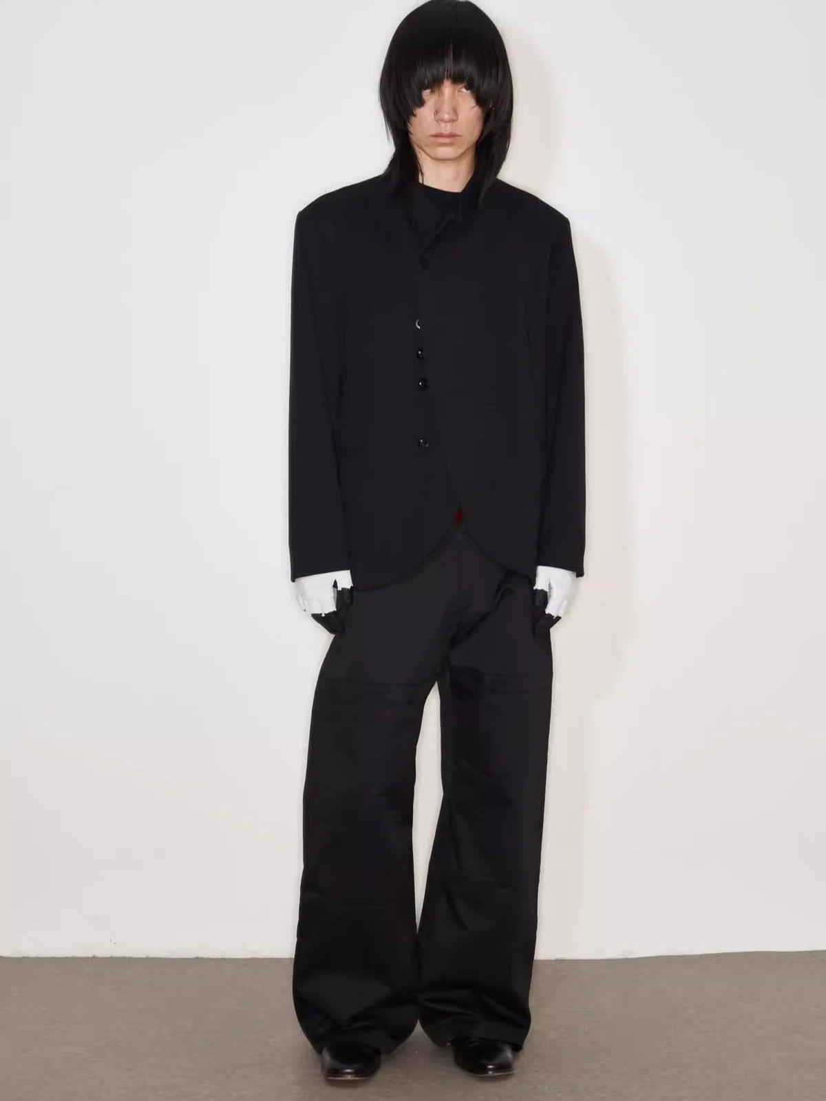 Slanted placket pleated blazer