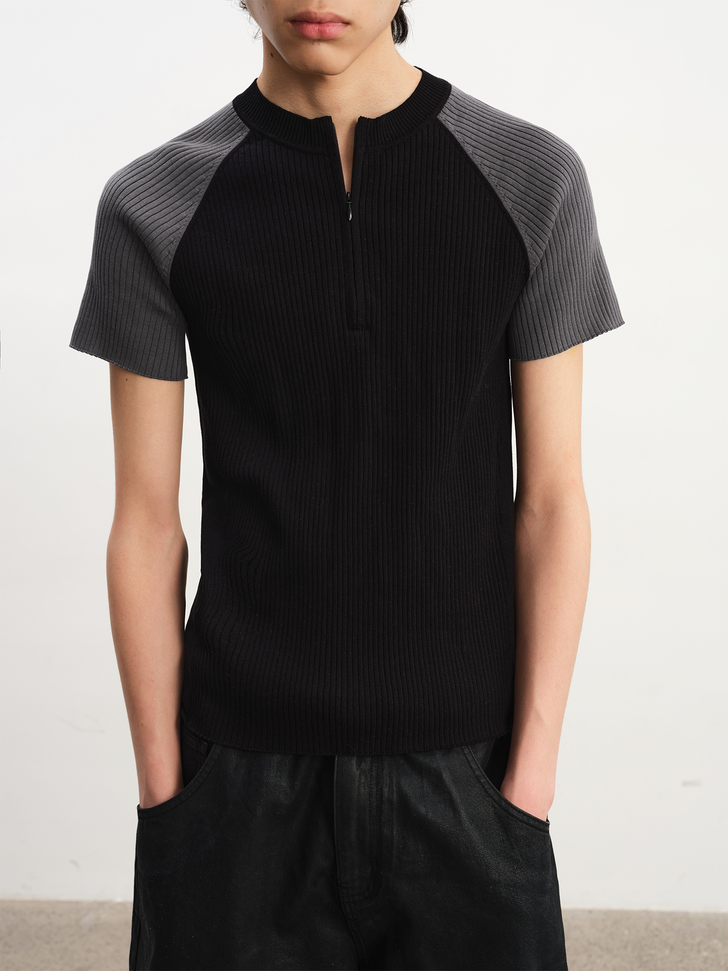 Half-zip raglan short-sleeve T-shirt