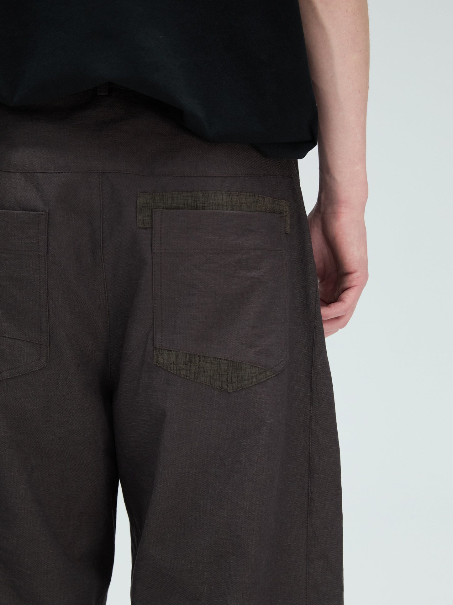 Straight-leg cropped shorts