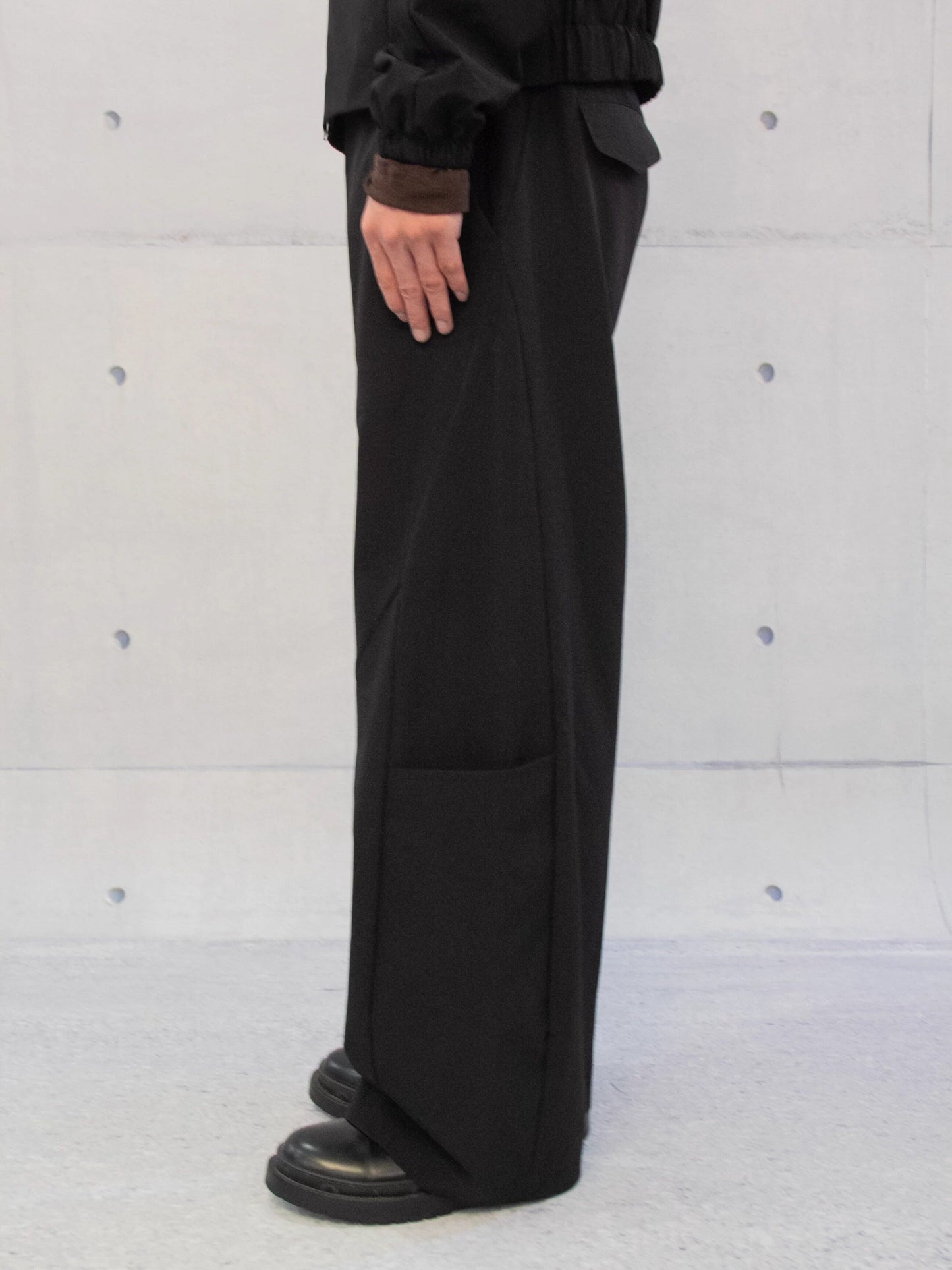 Split-cut patch pockets straight-leg trousers