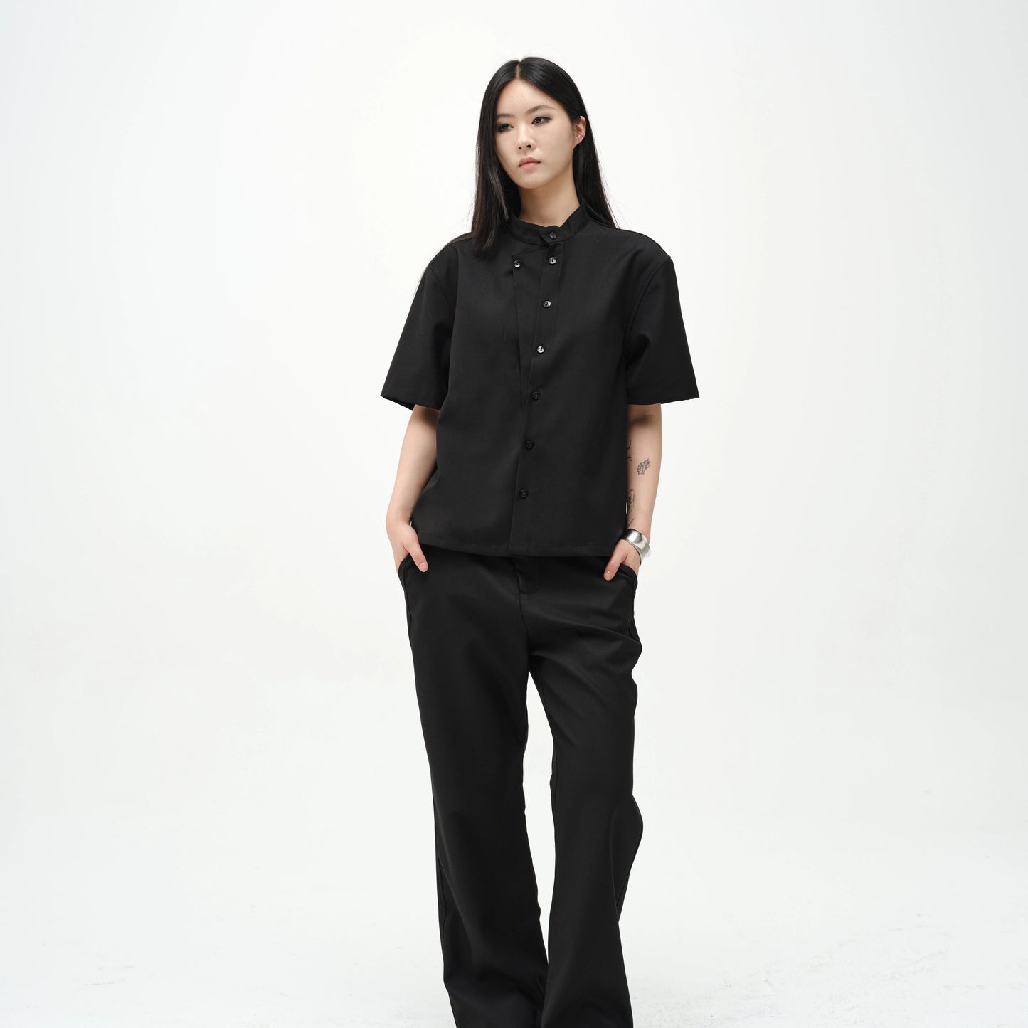 Double placket shaped short sleeve shirt