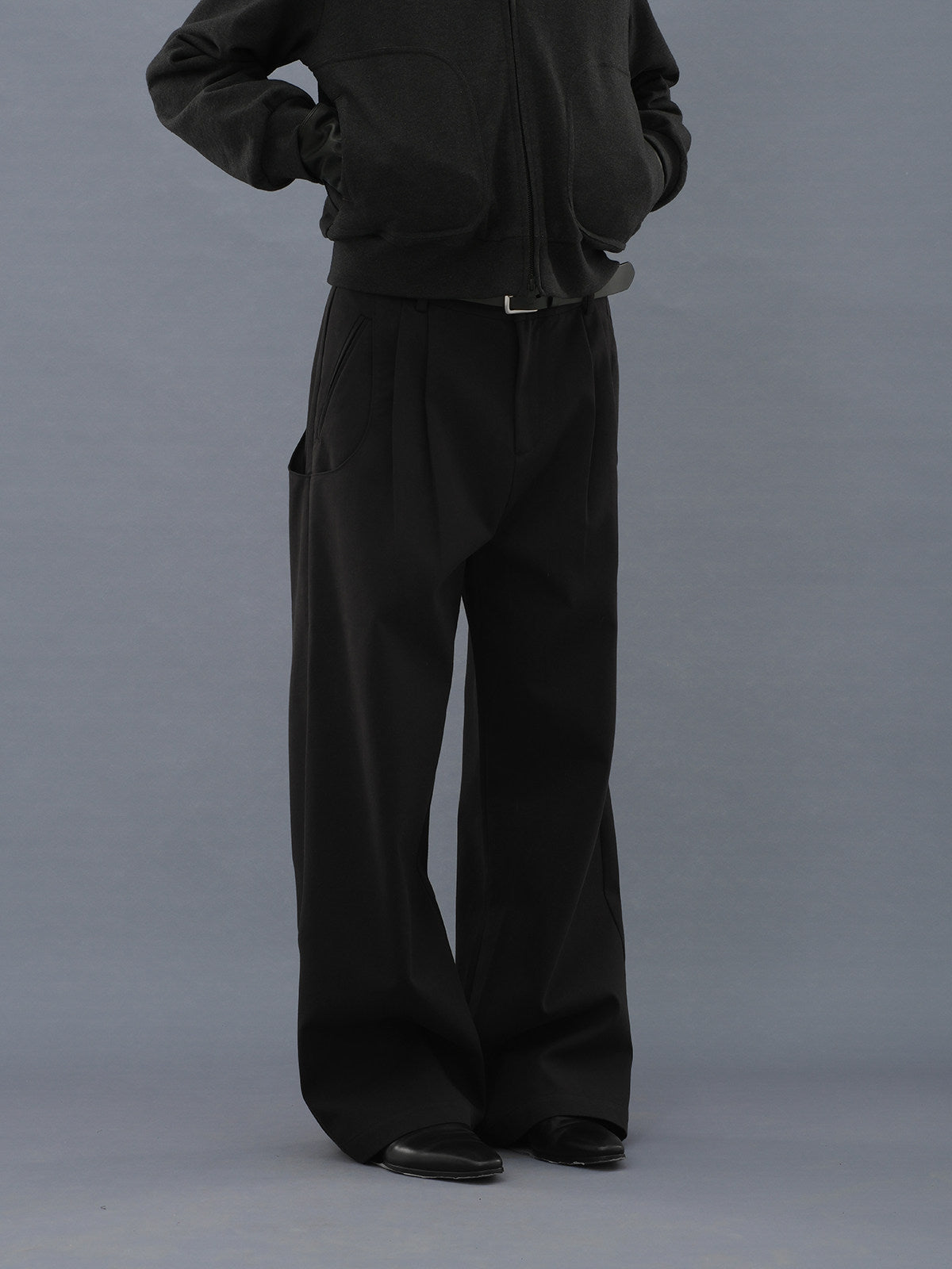 Curved pocket trousers