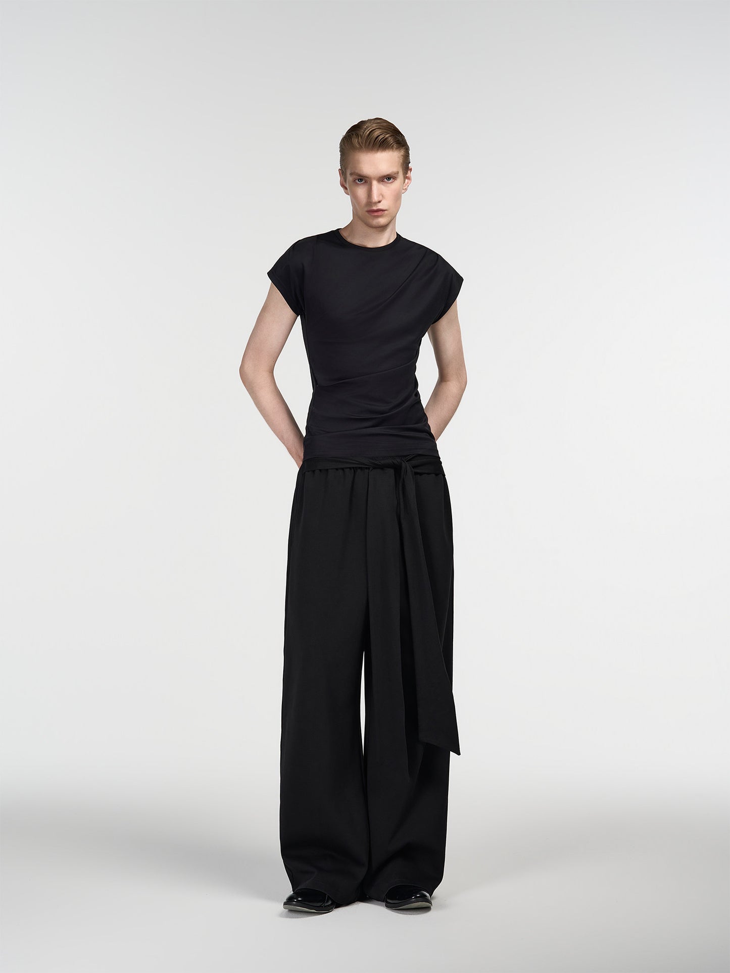 Slim Shoulder Black Dark Sleeves