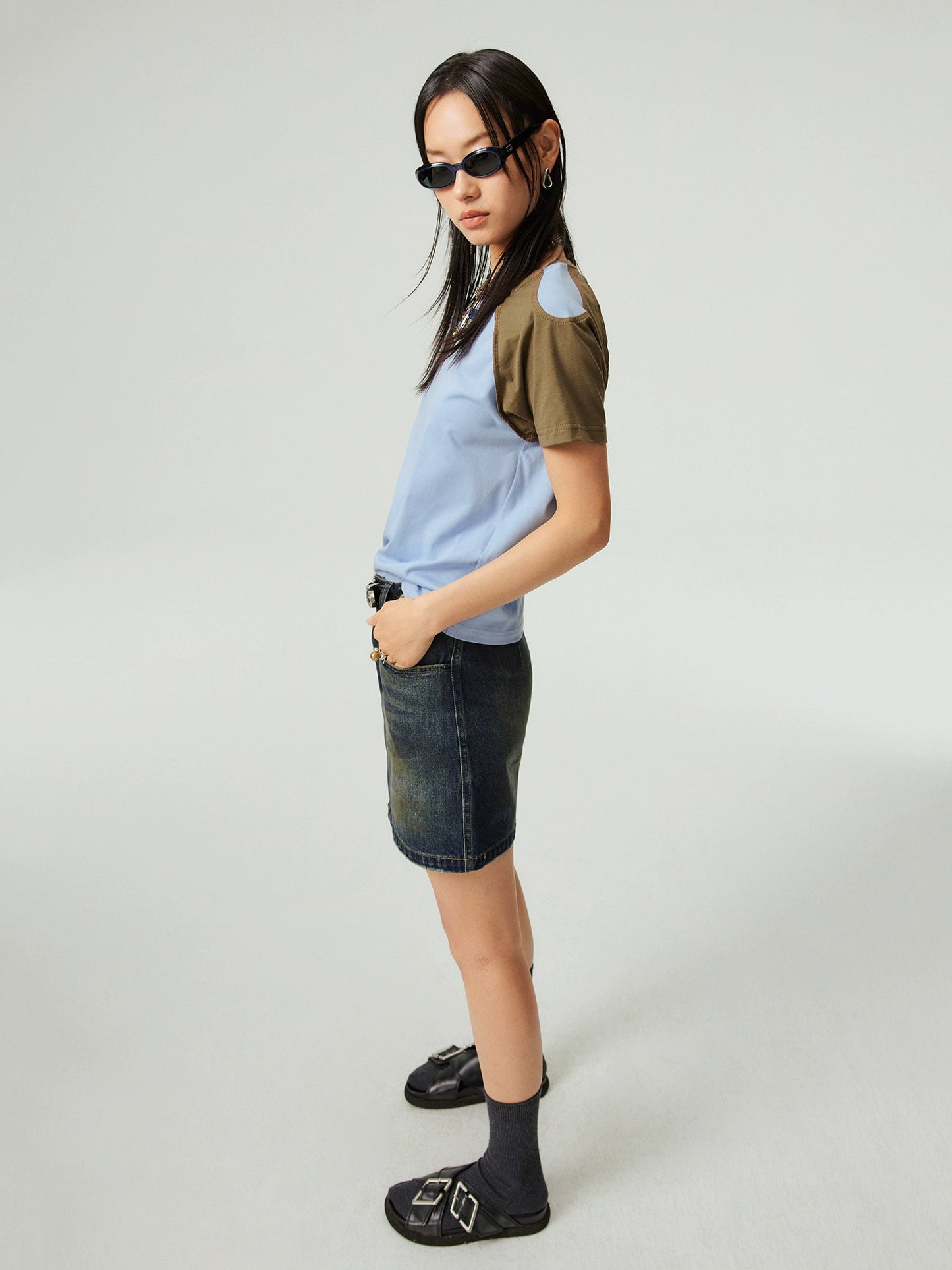 Cut-out panel raglan short sleeve T-shirt