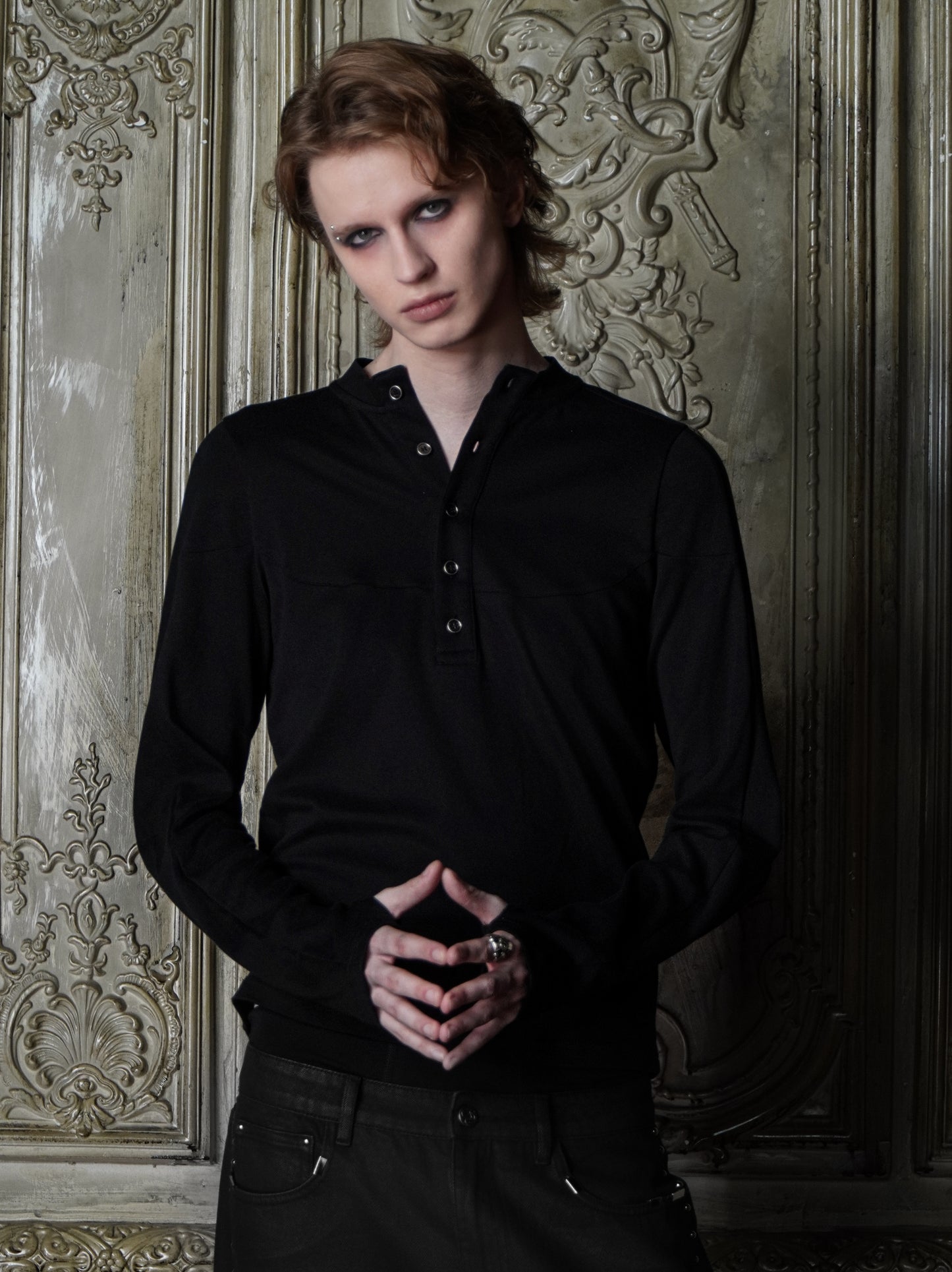 Silver coin ninja sleeve henry collar T-shirt