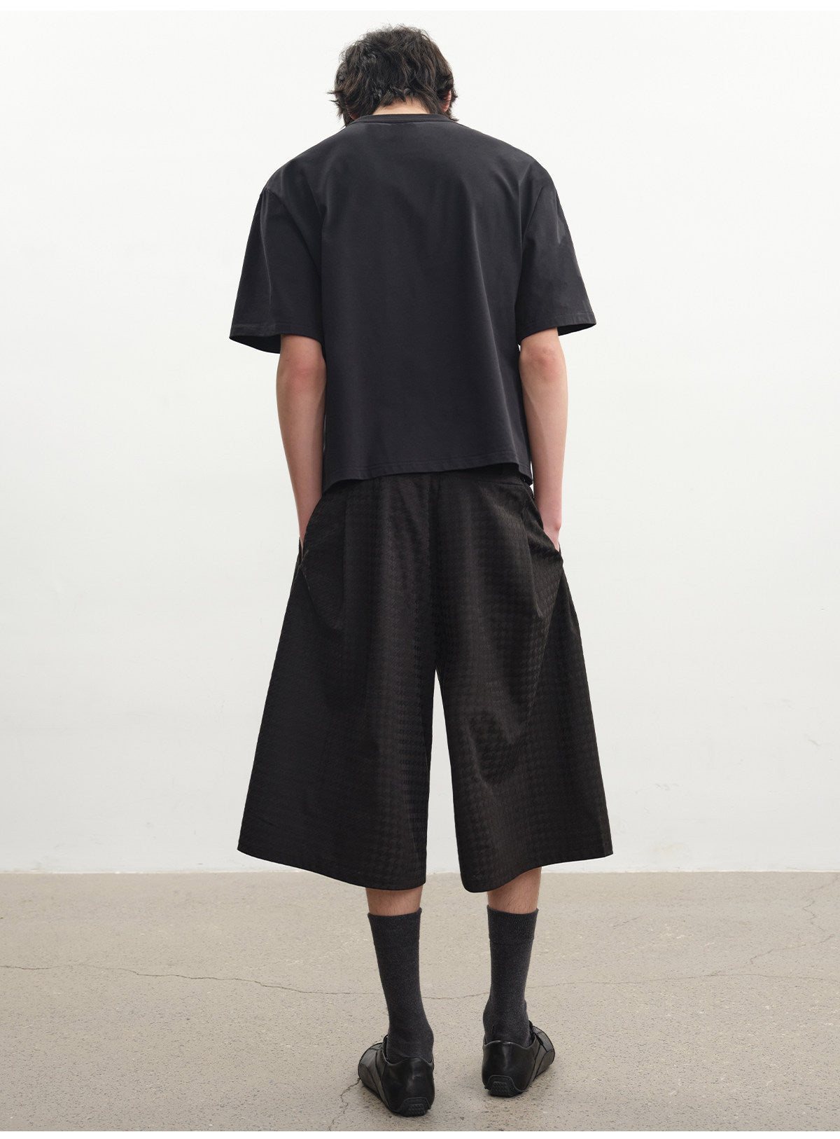 Houndstooth Pleated Cropped Pants