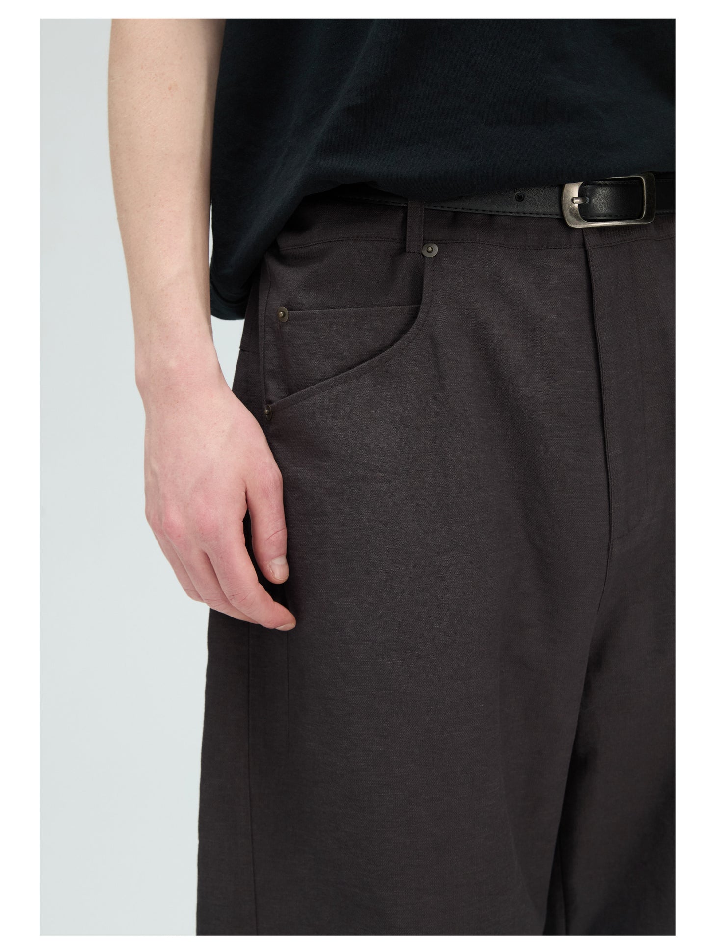 Straight-leg cropped shorts