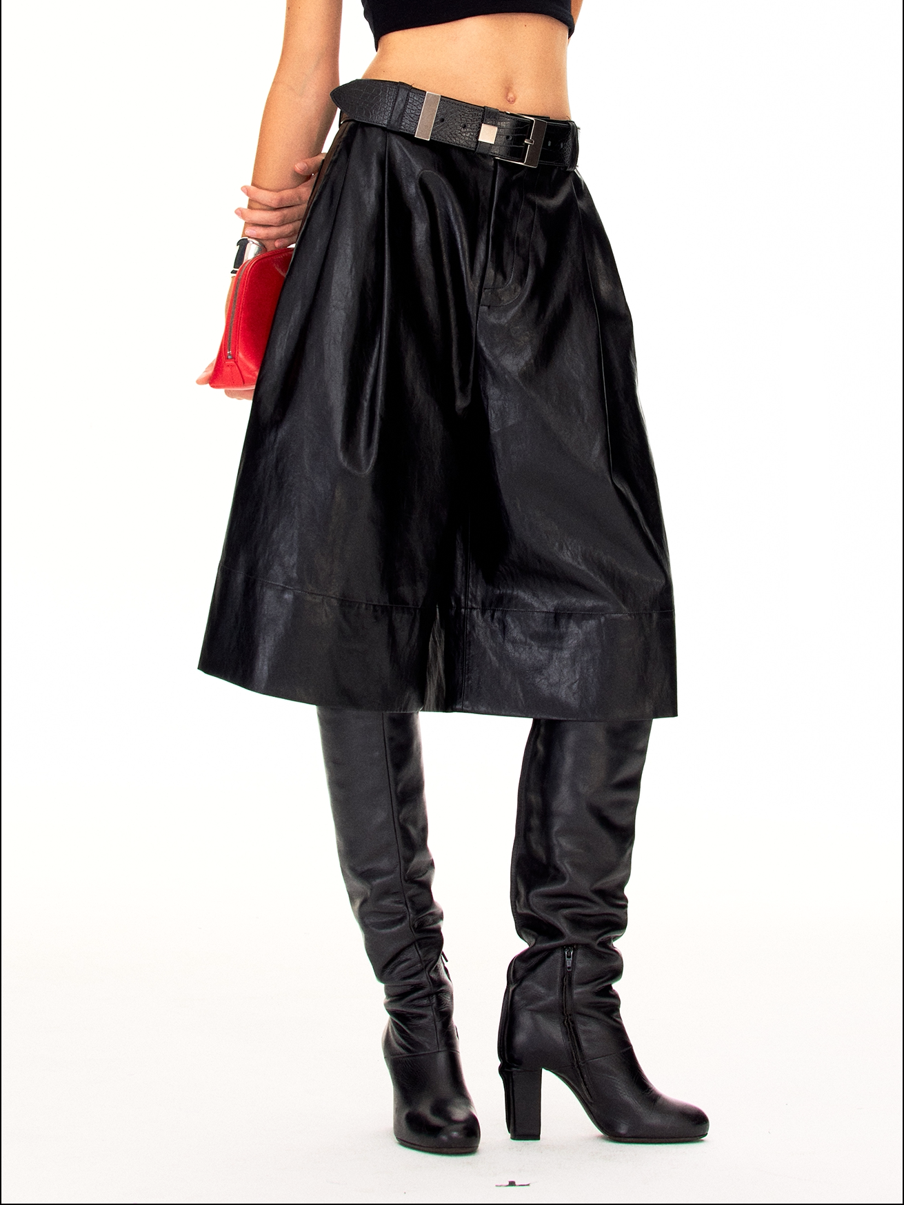 Double-pleated leather wide-leg shorts