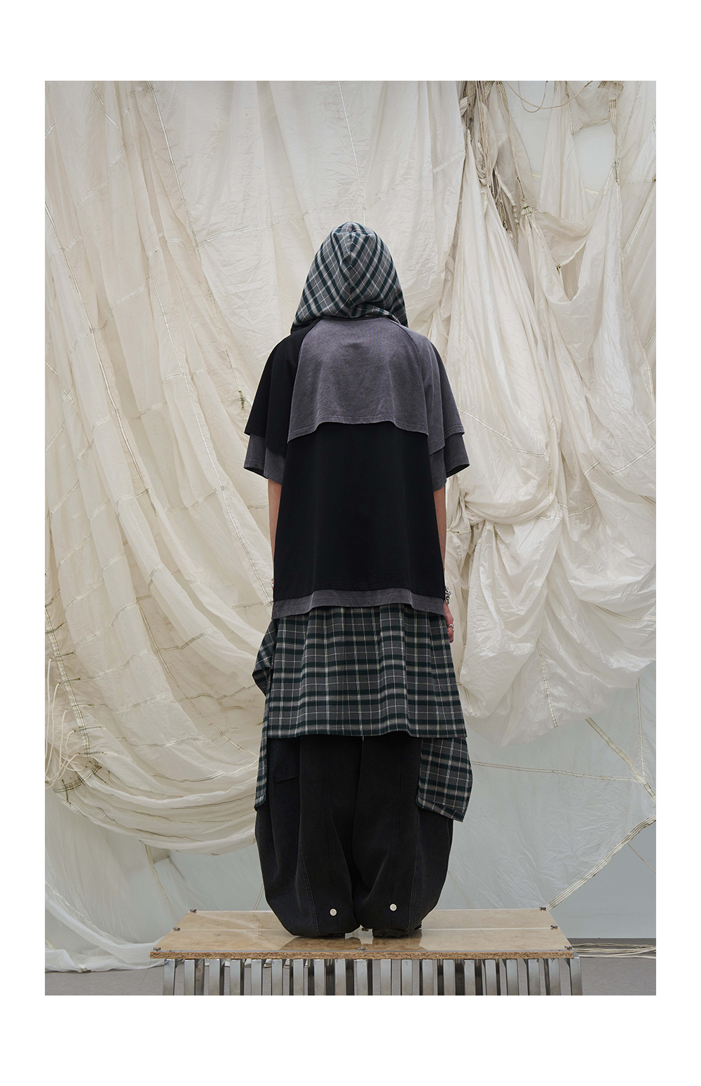 Scarf distressed Short Sleeve T-shirt