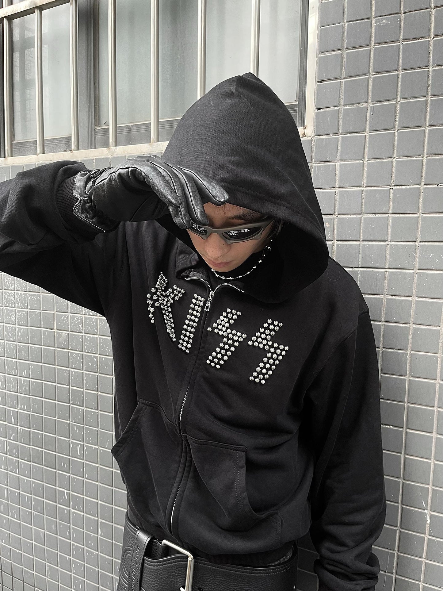 BAND KISS SLIM FIT BEADED METAL HOODIE