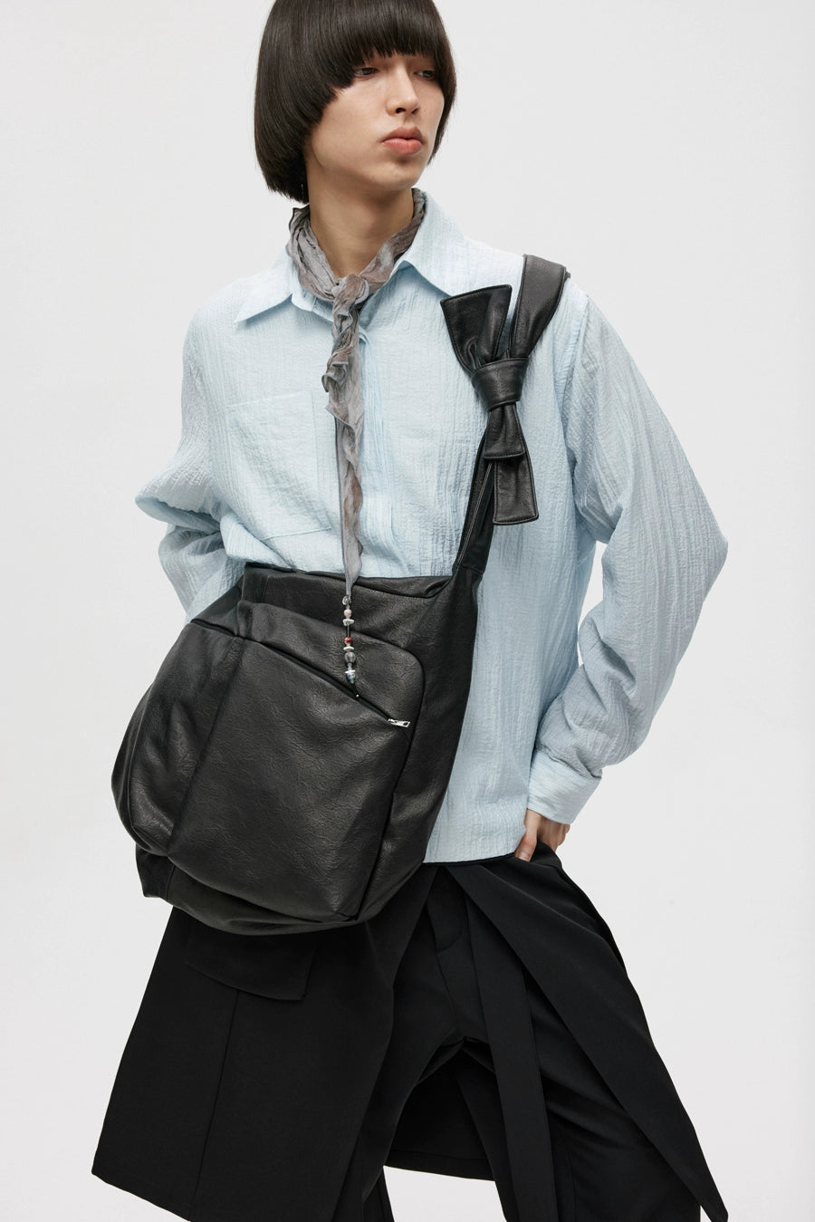 COMMUTER LEATHER SHOULDER BAG
