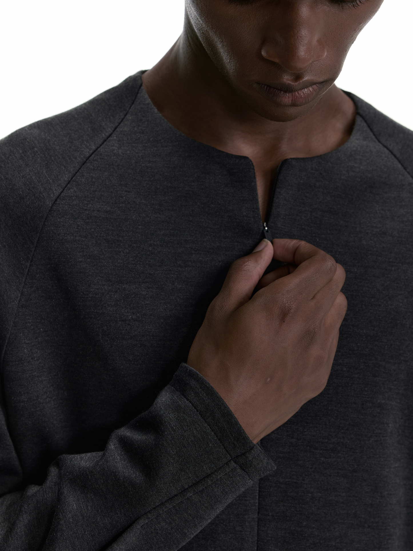 Curved zipper pullover