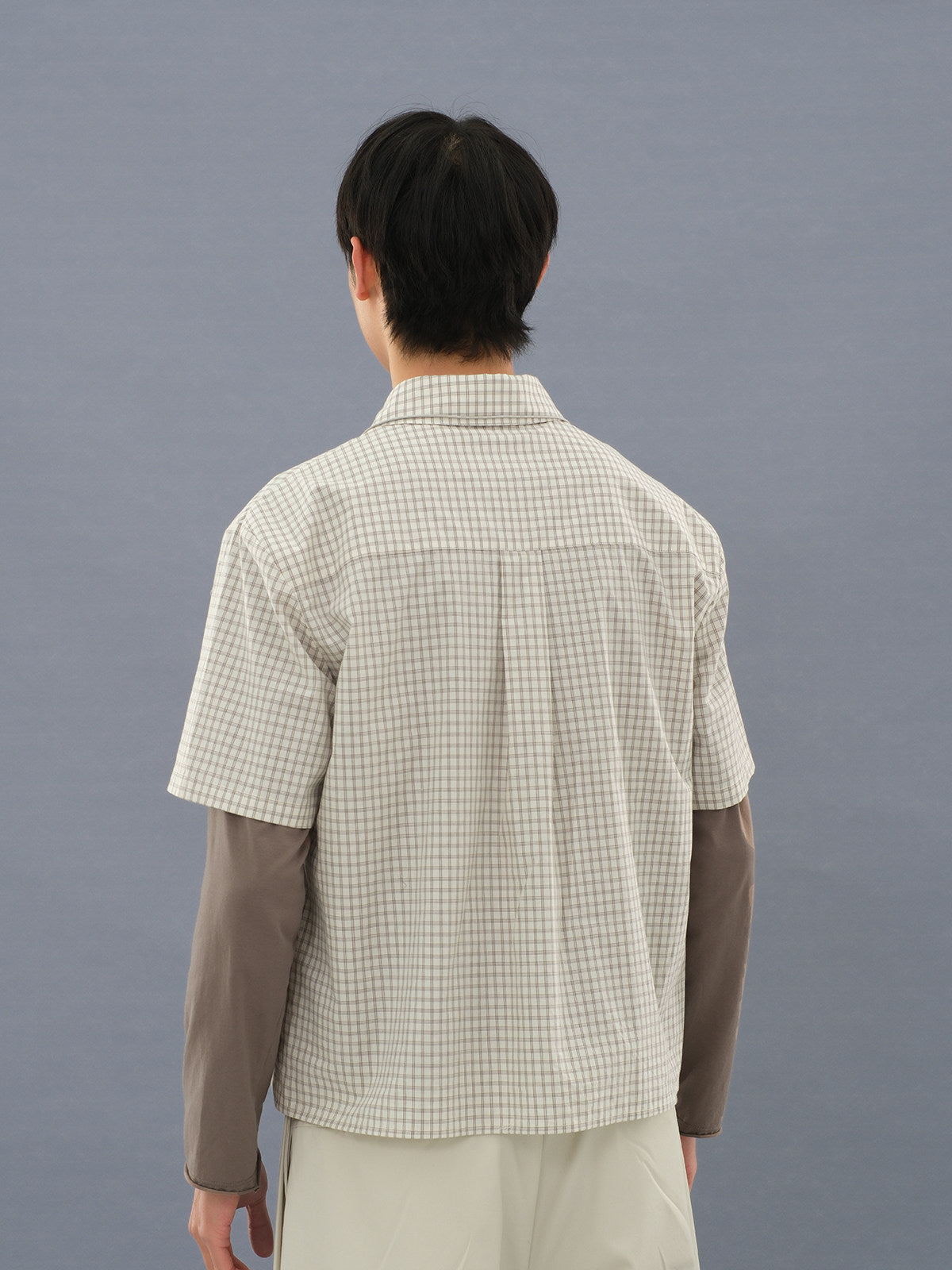 Plaid short-sleeved shirt