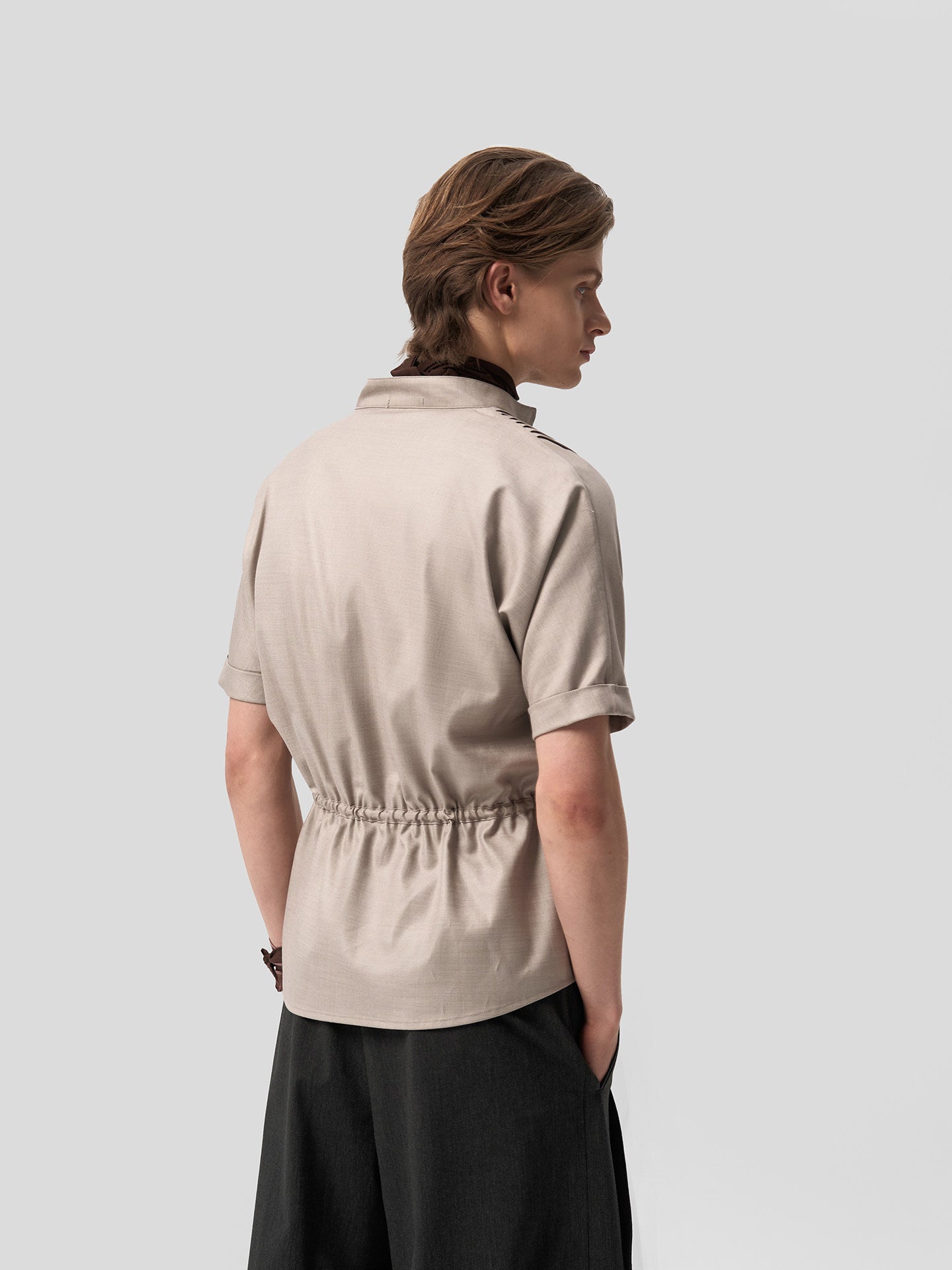 Gritty pleated zip short-sleeved shirt