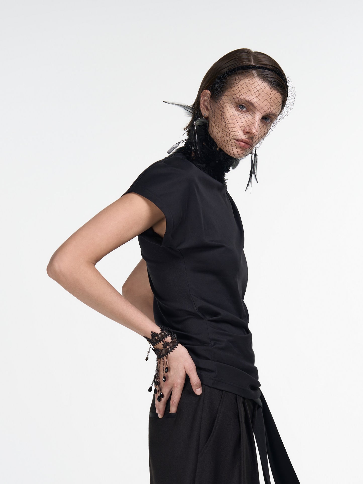 Slim Shoulder Black Dark Sleeves