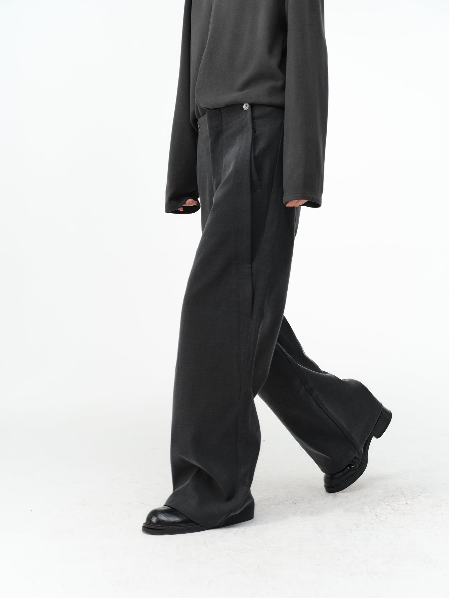Wide-leg button trousers