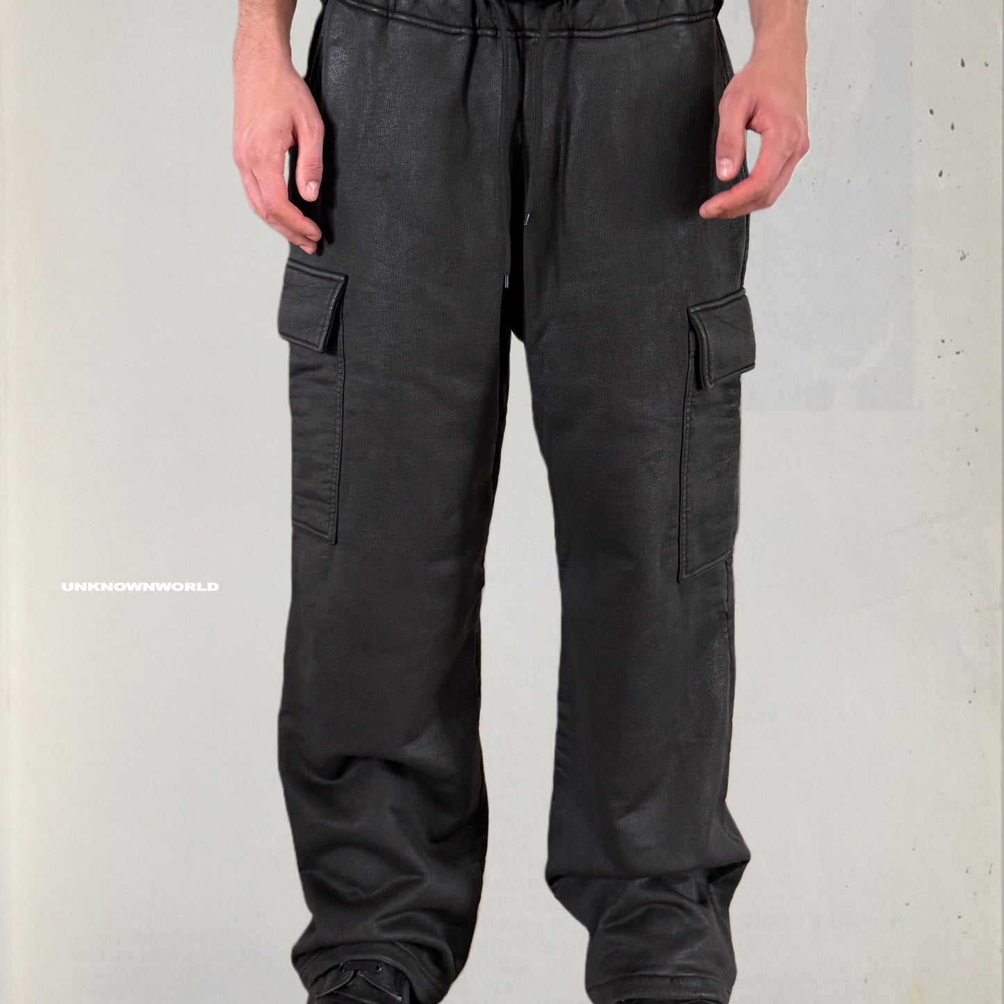 Hand-waxed loose CARGO sweatpants