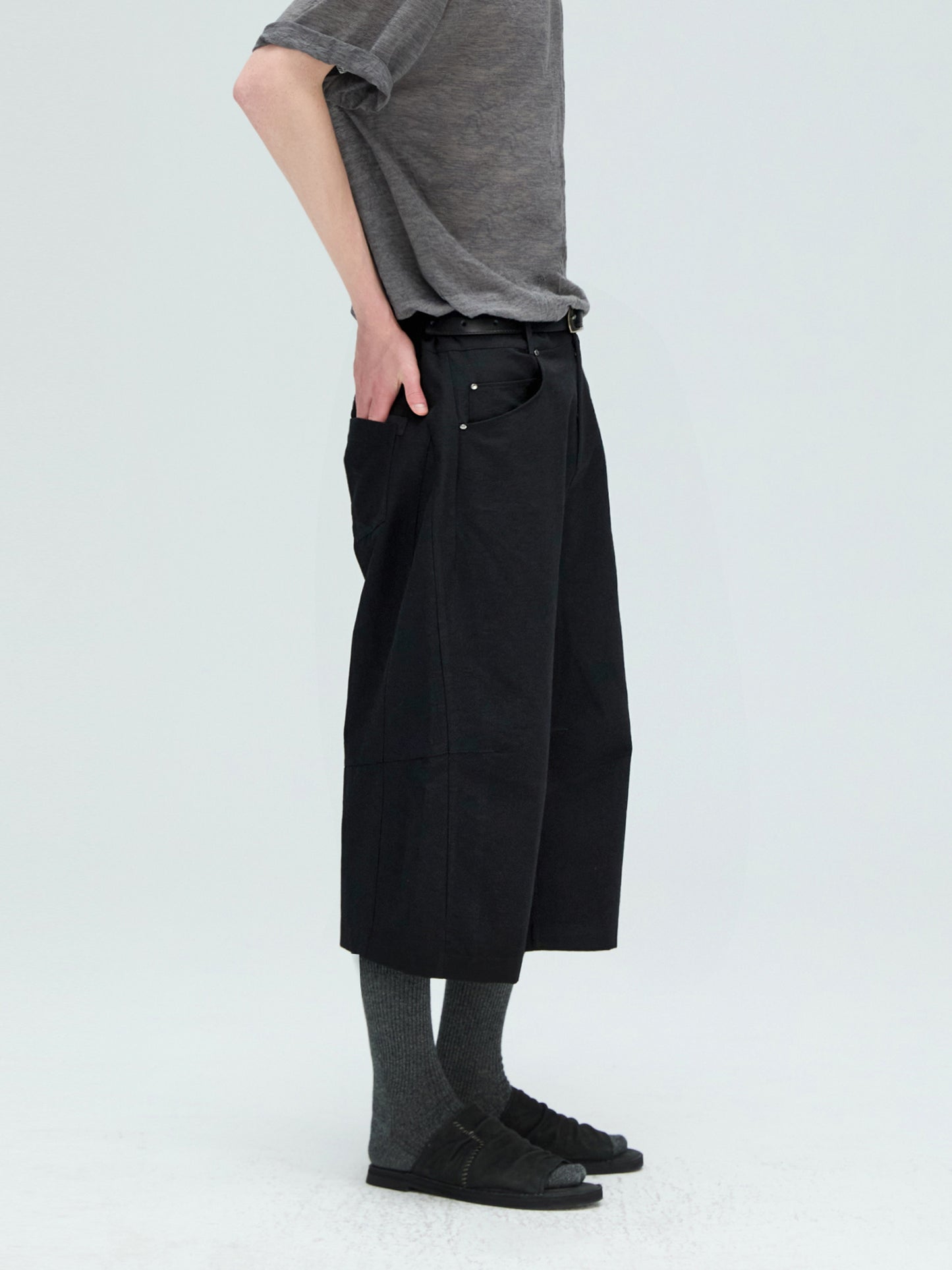Straight-leg cropped shorts