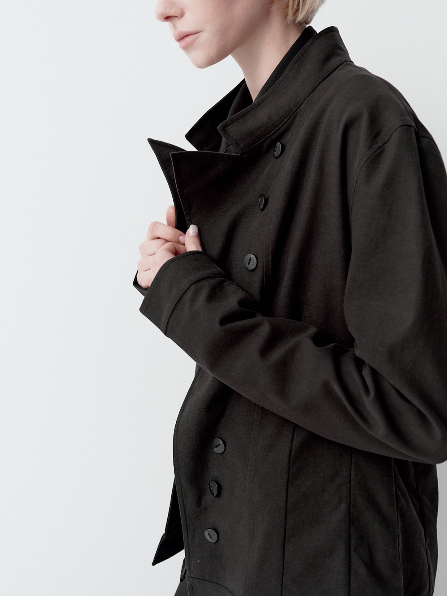 Slanted placket stand-up collar button-down jacket