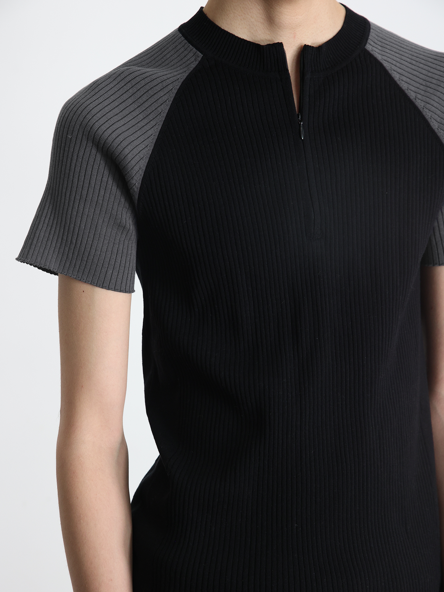 Half-zip raglan short-sleeve T-shirt