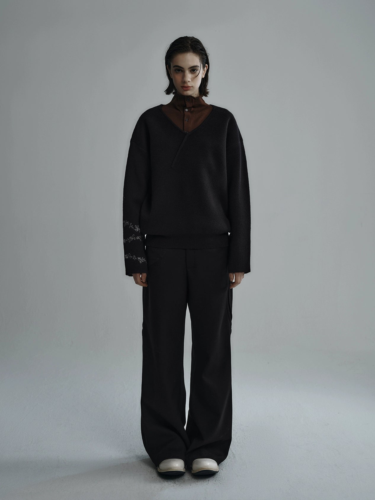 "Trekking Series" V layer embroidery sweat