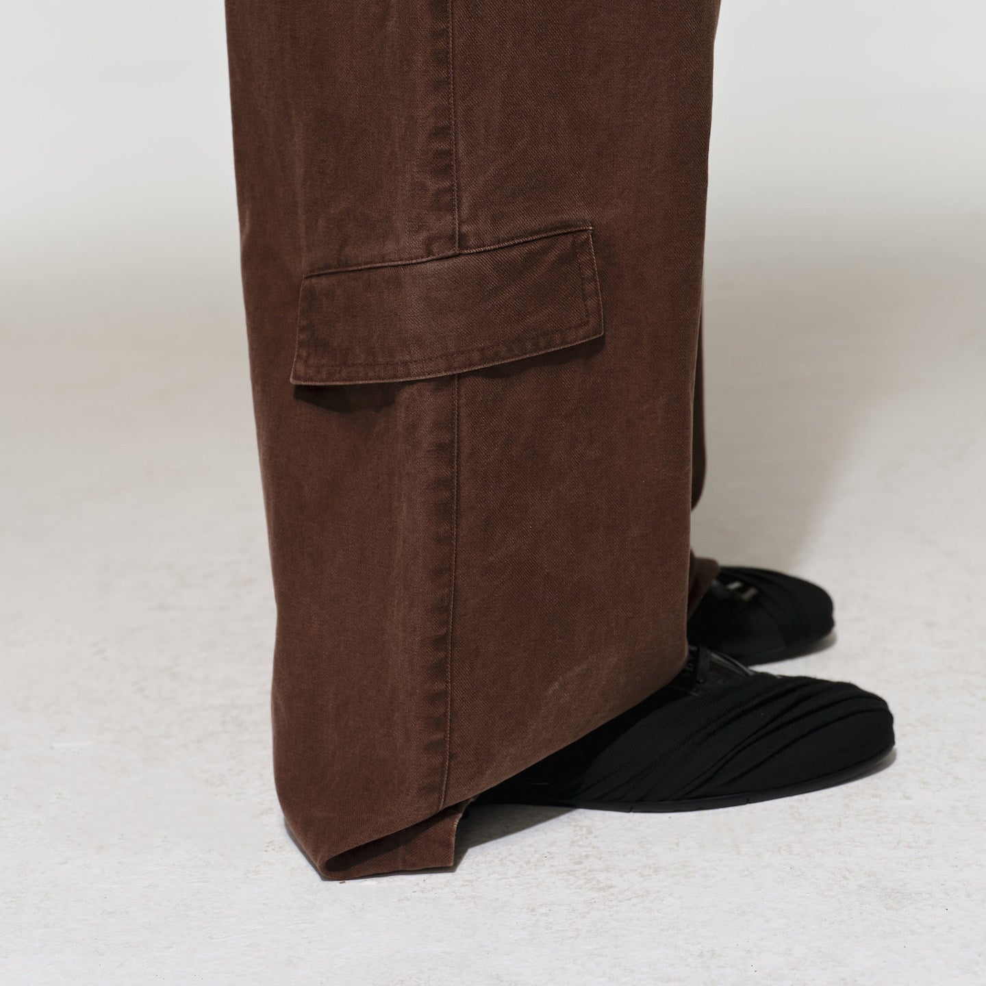 KAGAMI* multi-pocket loose cargo pants