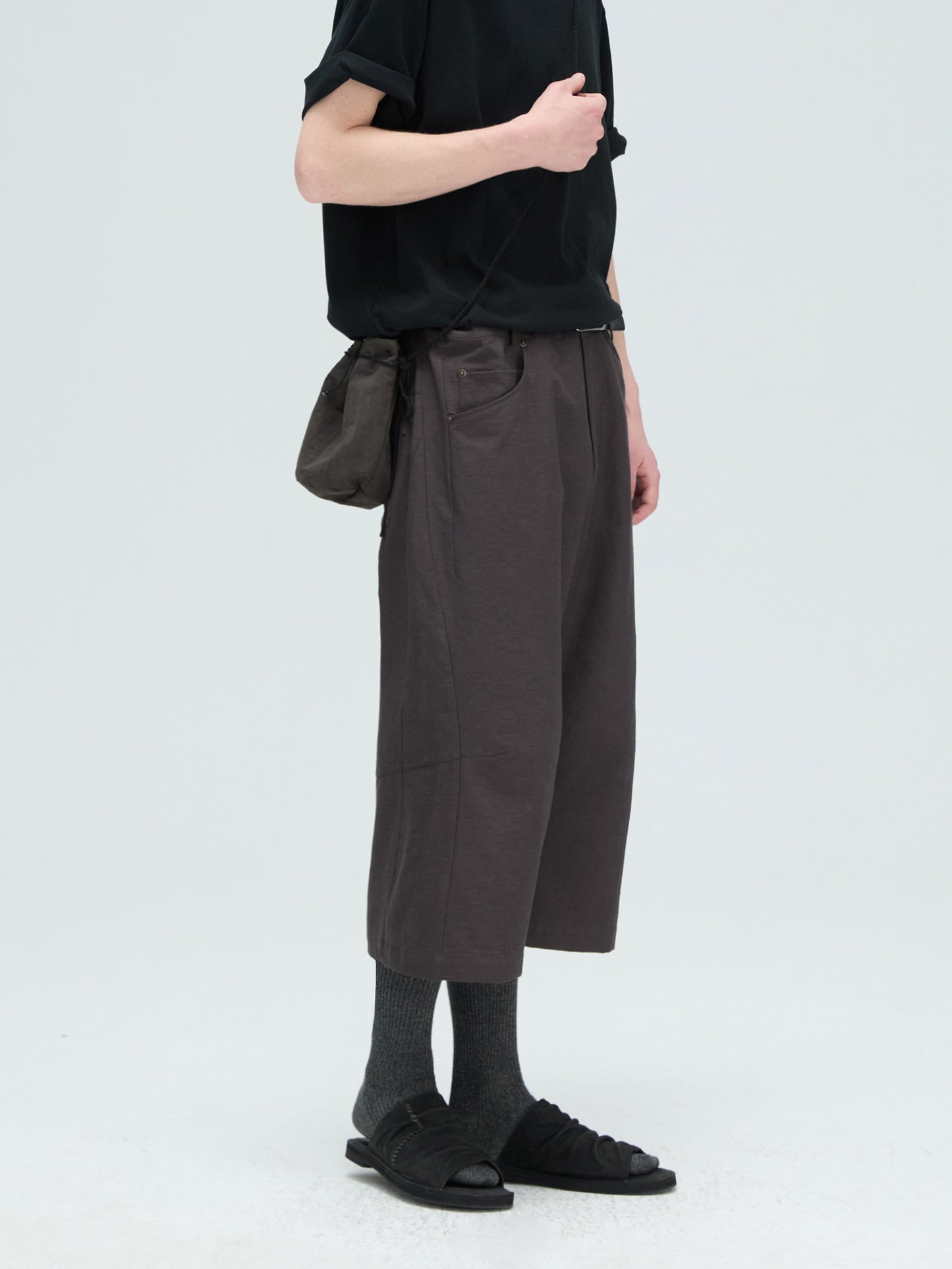 Straight-leg cropped shorts