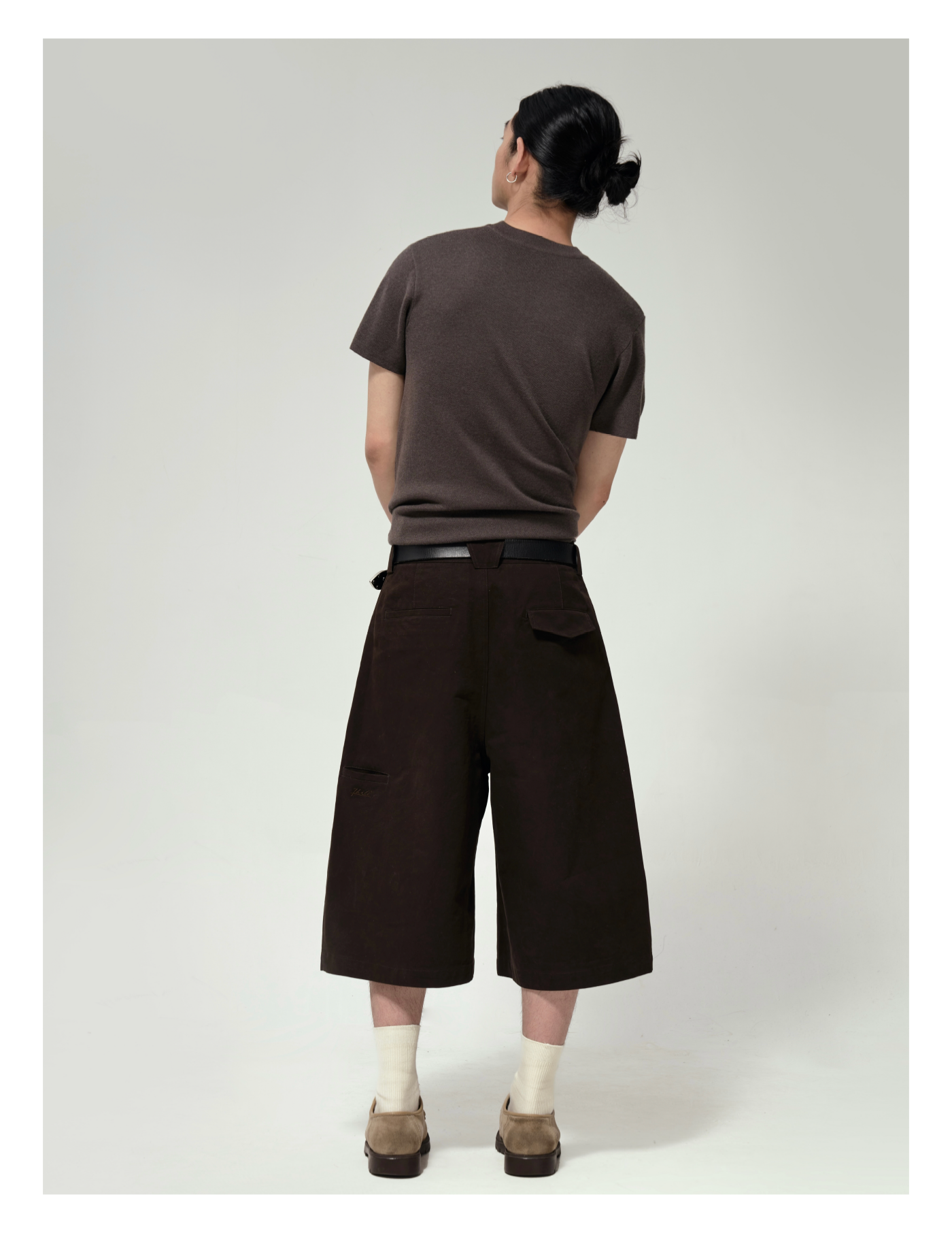 Double pleats cropped shorts