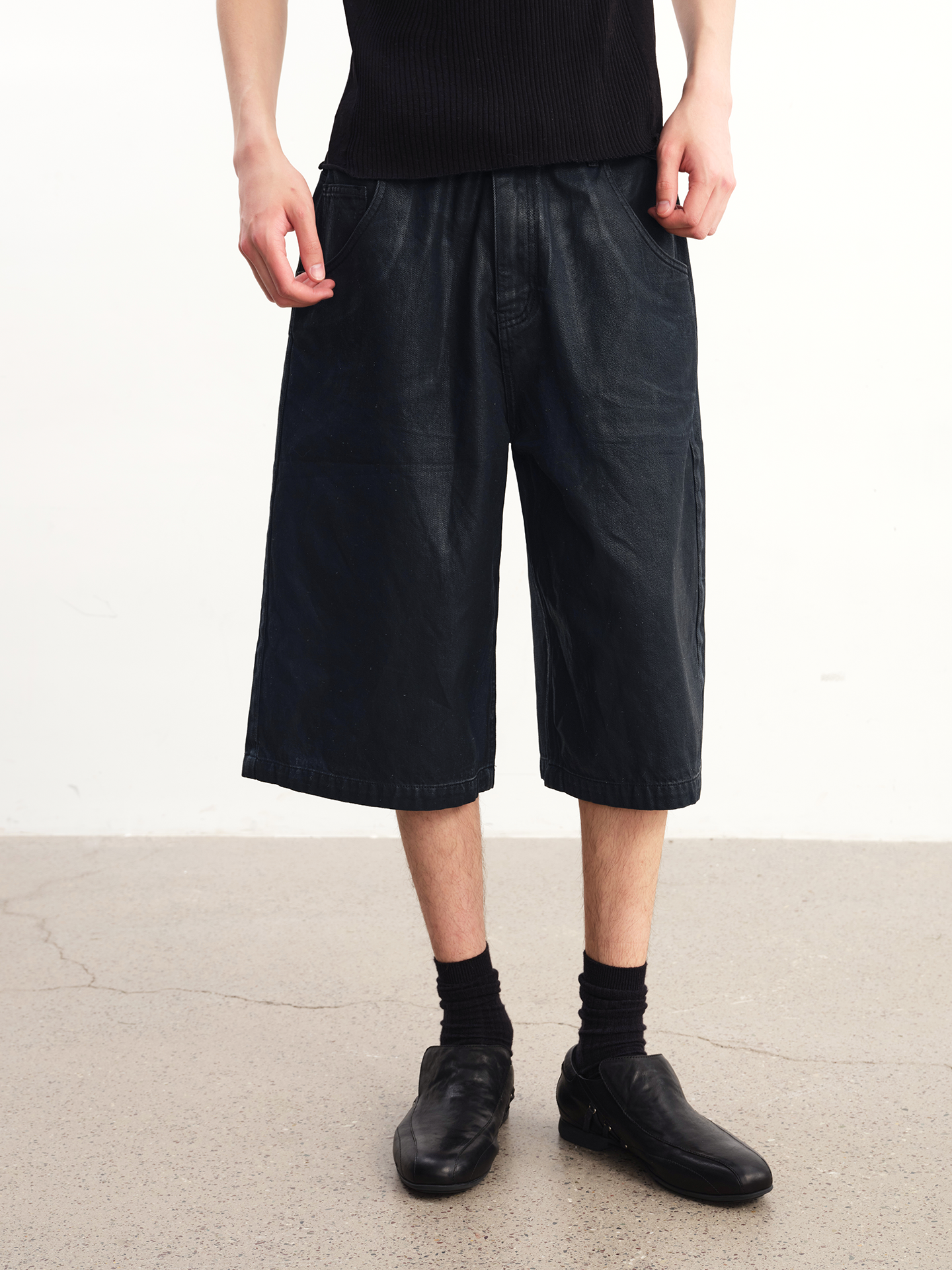 Waxed denim cropped pants