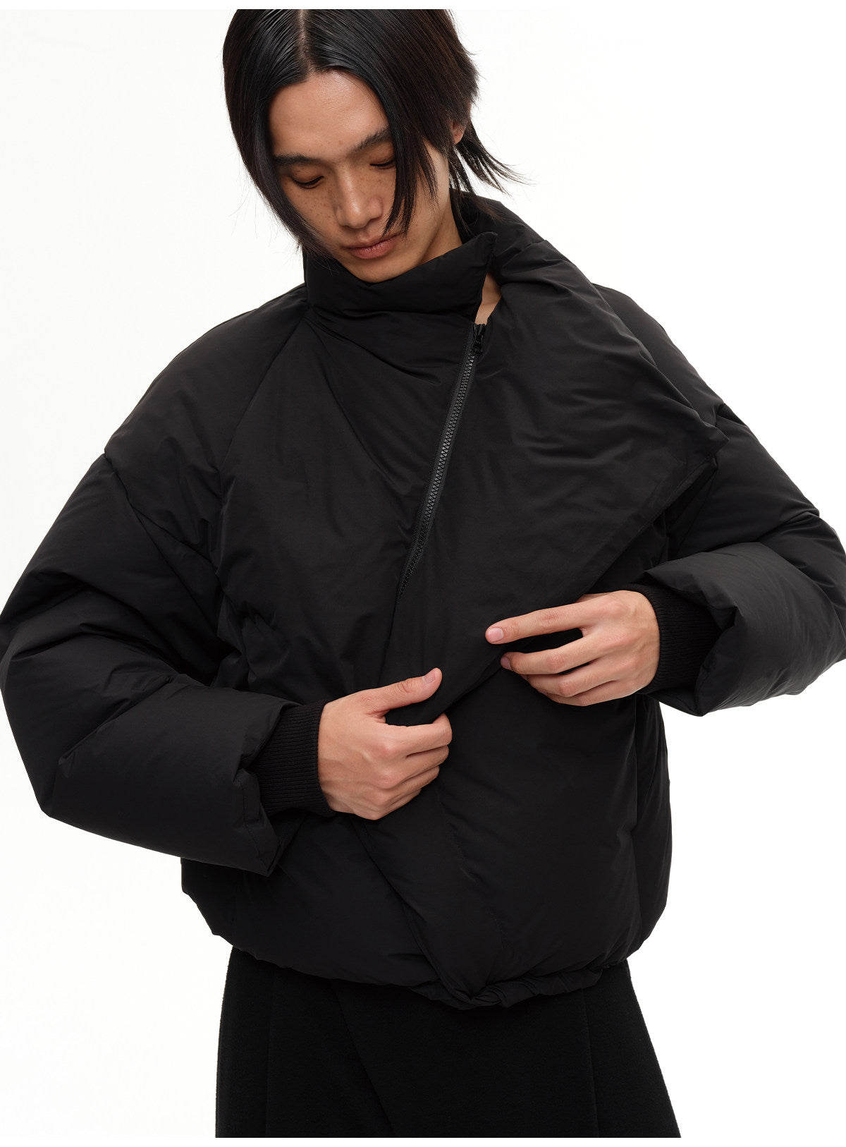 Curved zipper turtleneck down jacket