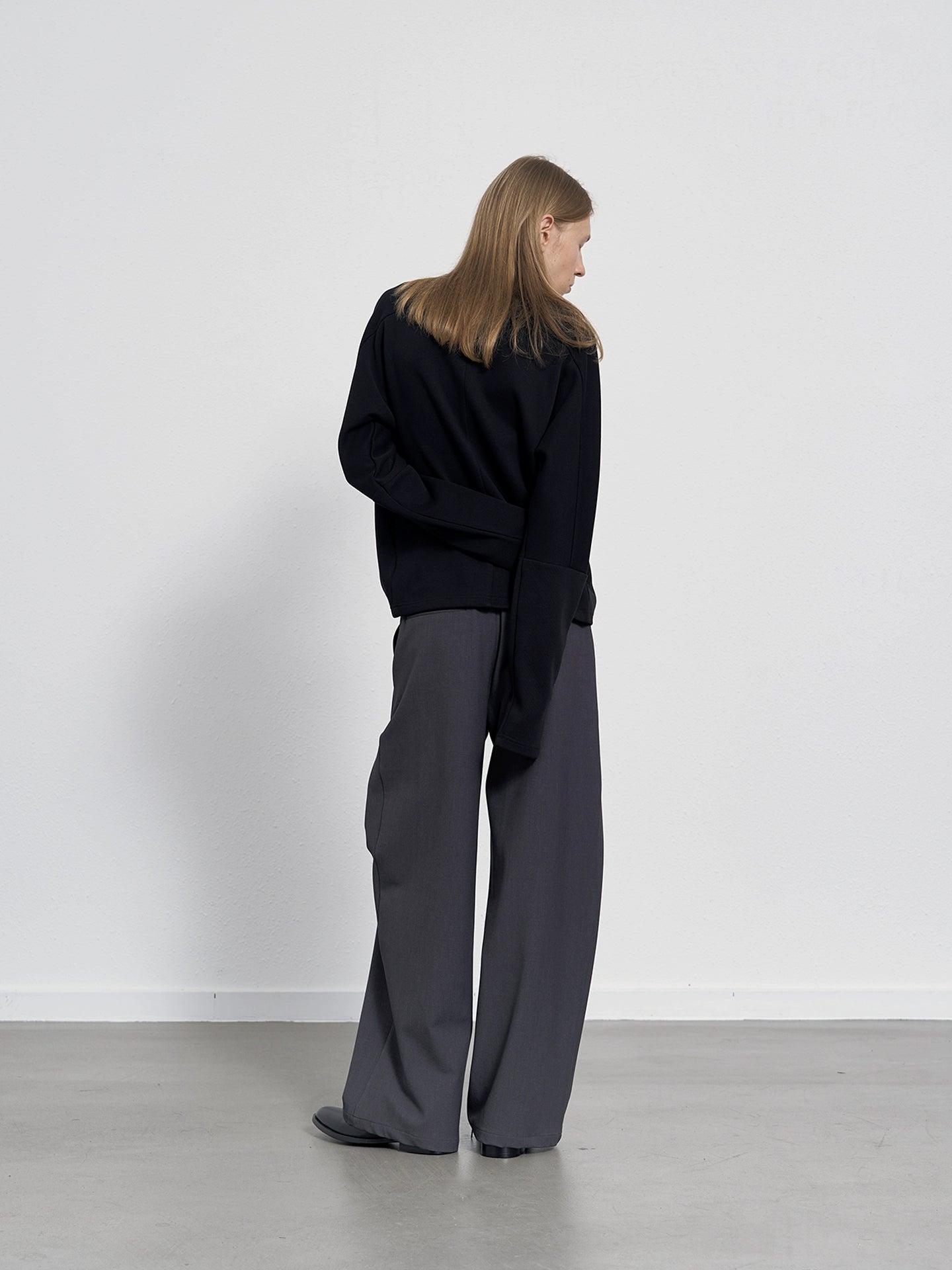 Side pleats straight-leg trousers