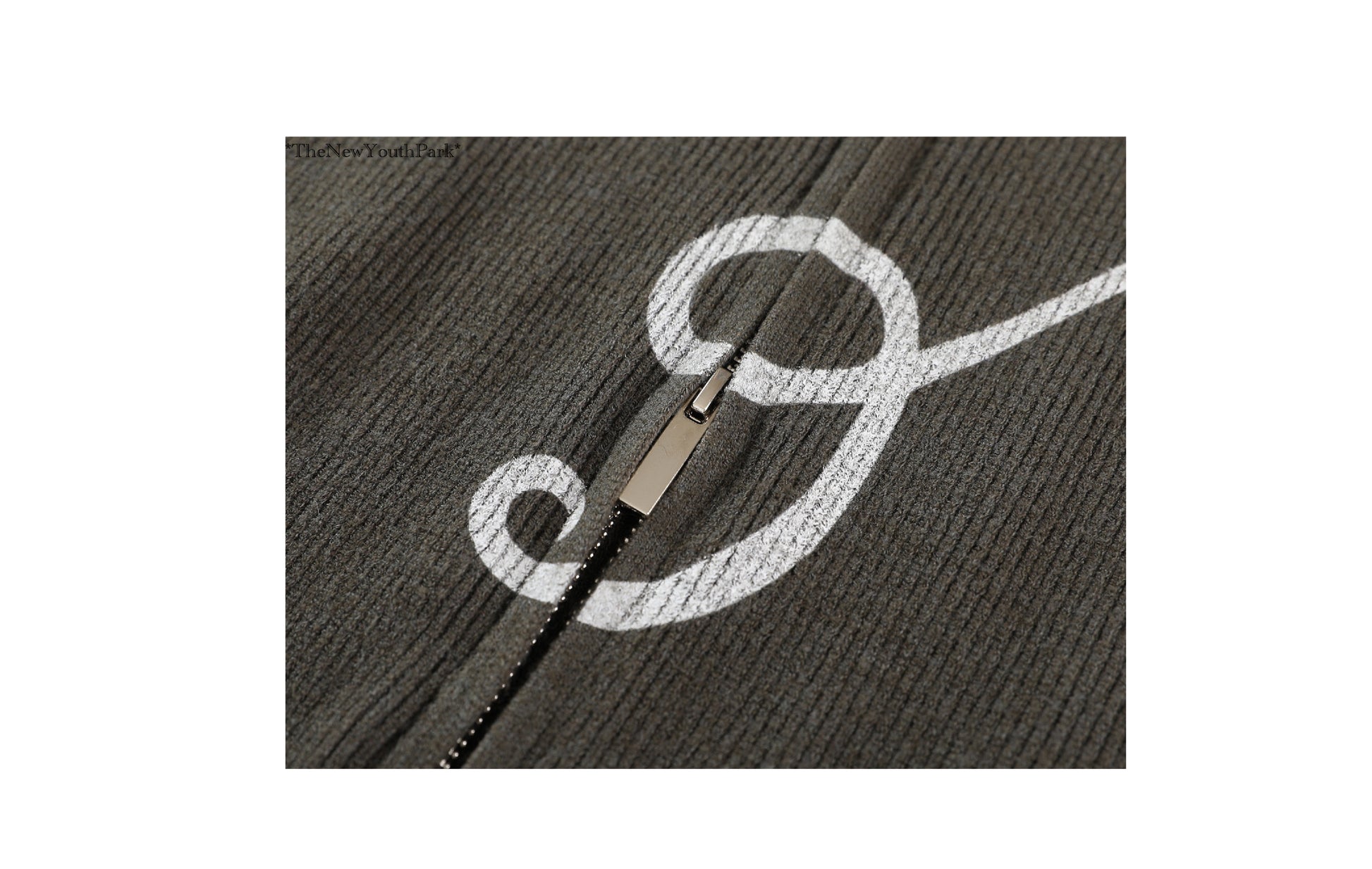 thick woven printed zip knit