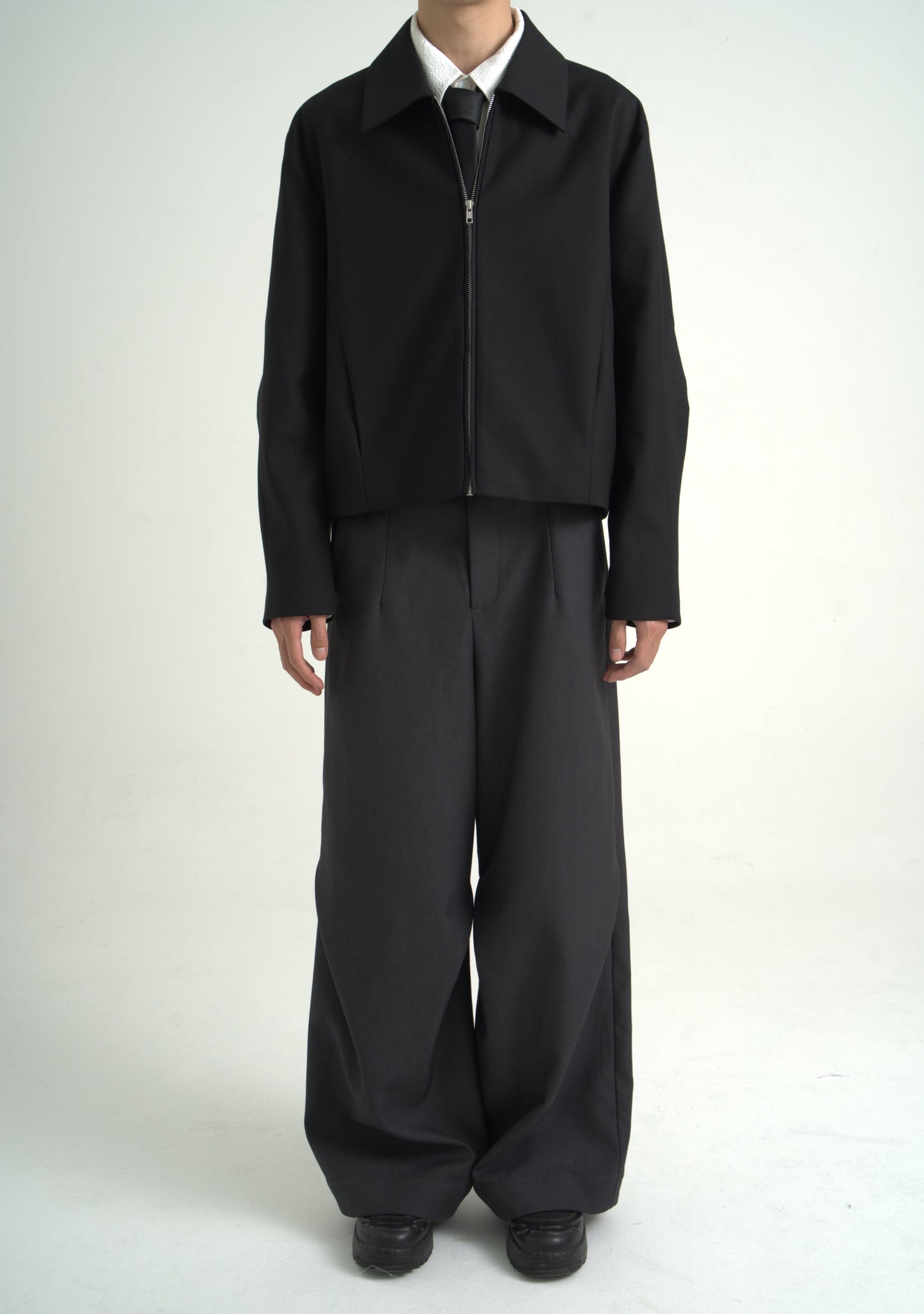 Diagonal pleats wide dark trouser