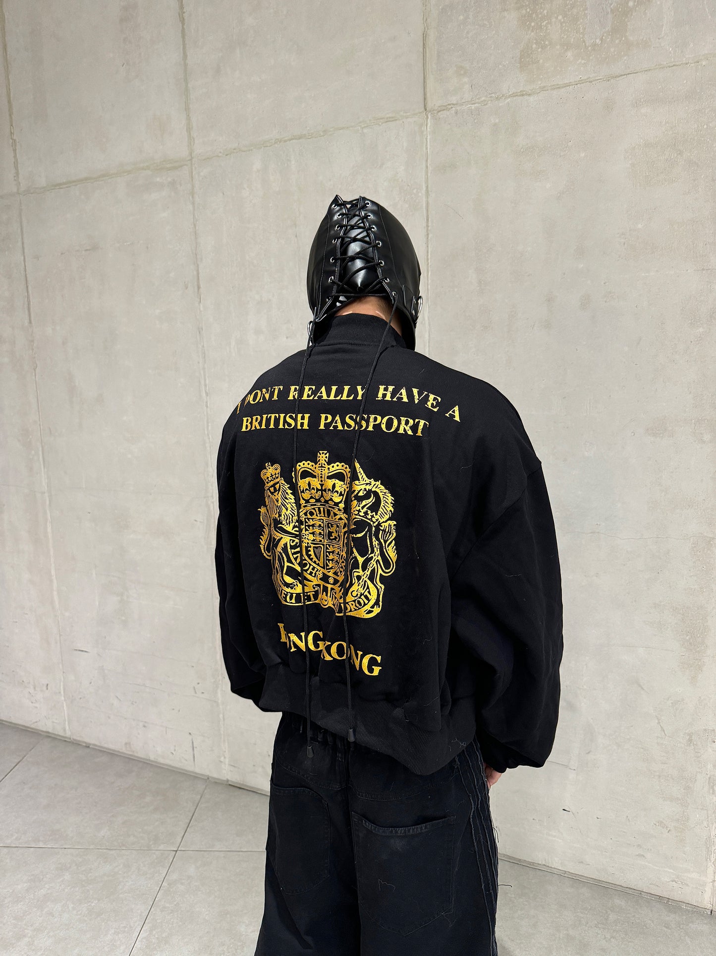 HONG KONG PASSPORT CROPPED SWEATSHIRT JACKET