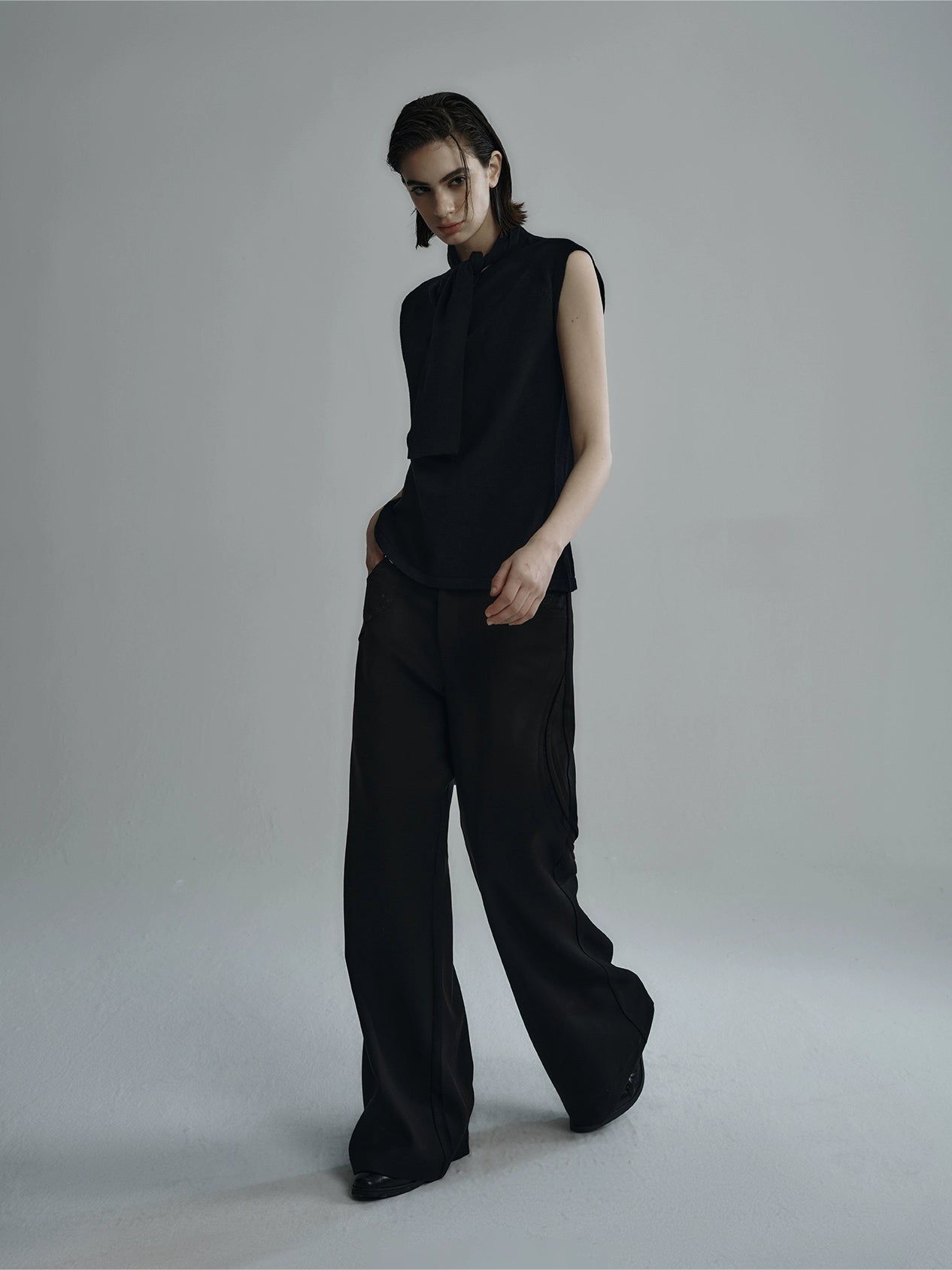 "Snake Trace" stitched dark flared trousers